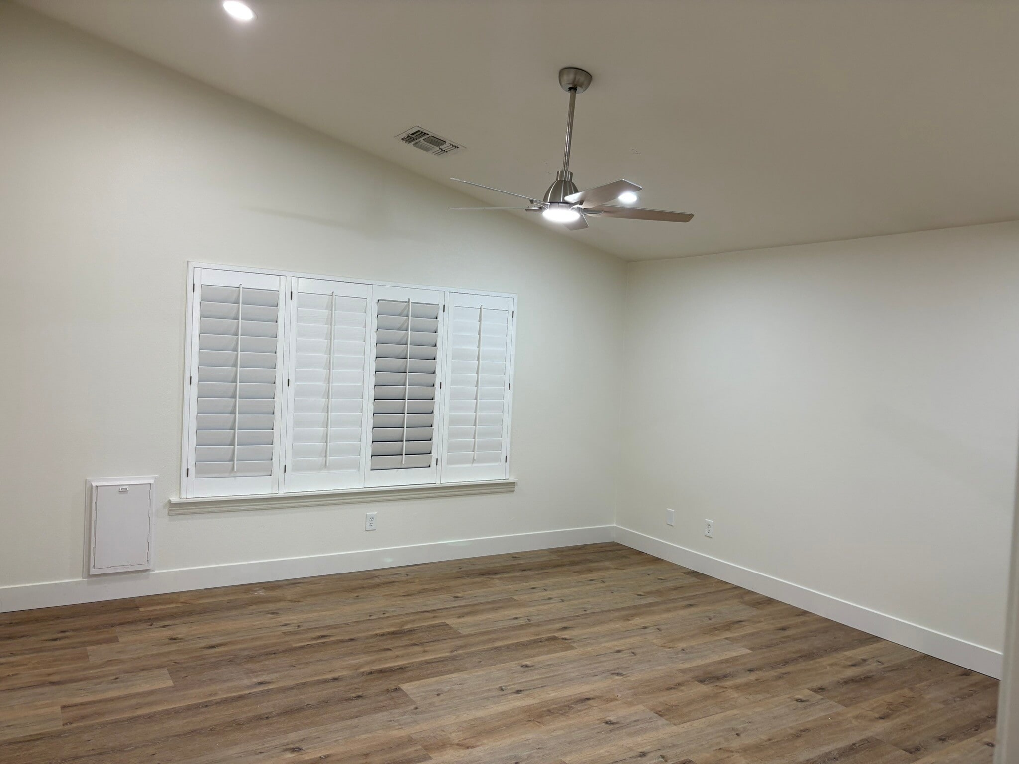 Master Bedroom - 461 E Pinto Dr