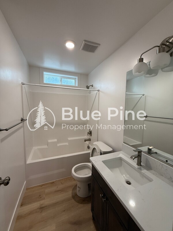 Building Photo - 4335 N Dudley Ave