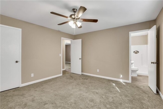 Building Photo - 4952 Pebblebrook Dr