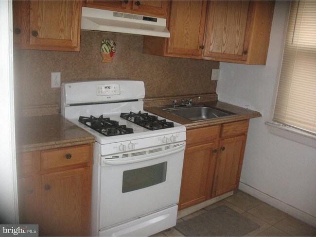 Building Photo - 1709 W Juniata St