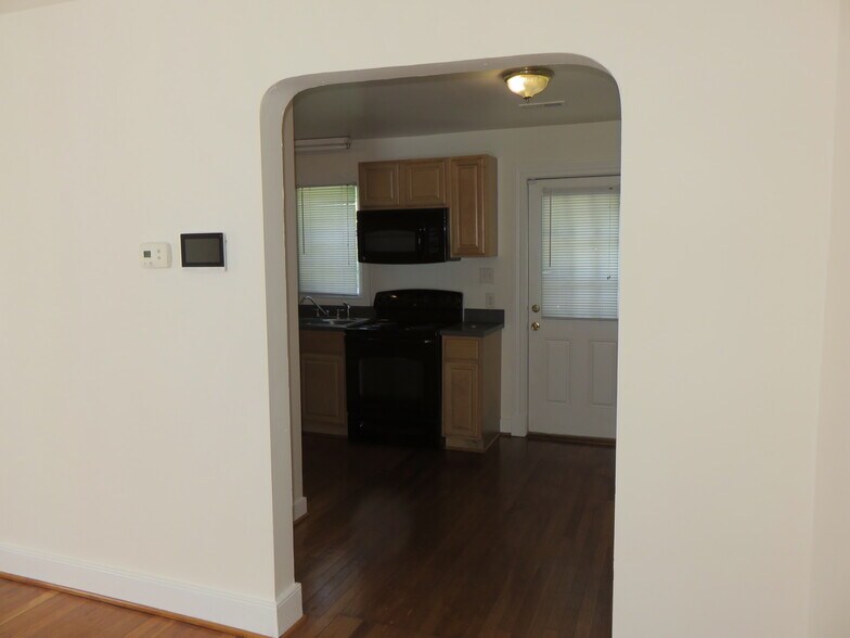 Building Photo - 2120 Shirleydale Ave