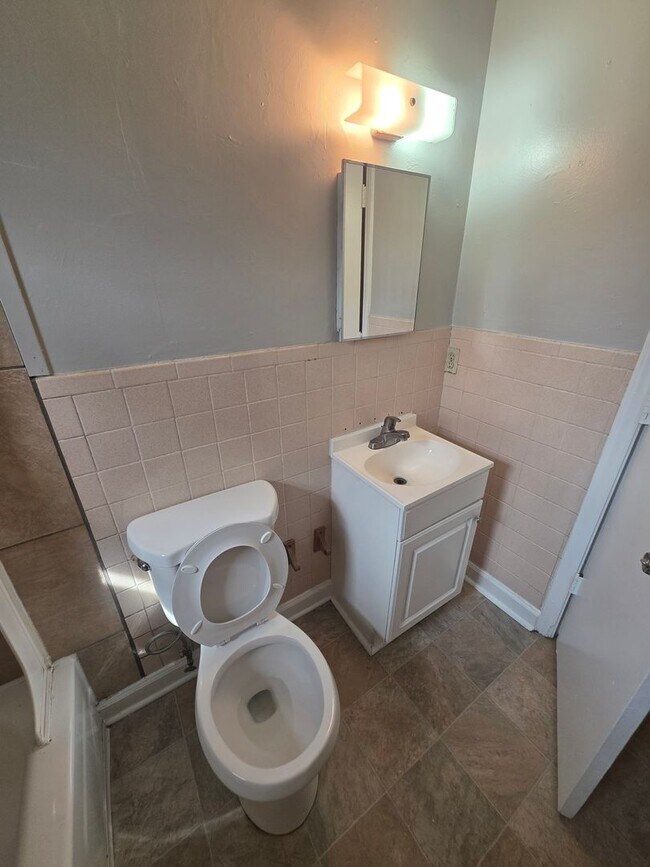 Building Photo - 4848 Berl St