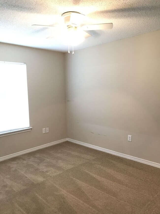 Building Photo - 25855 Argonne Dr