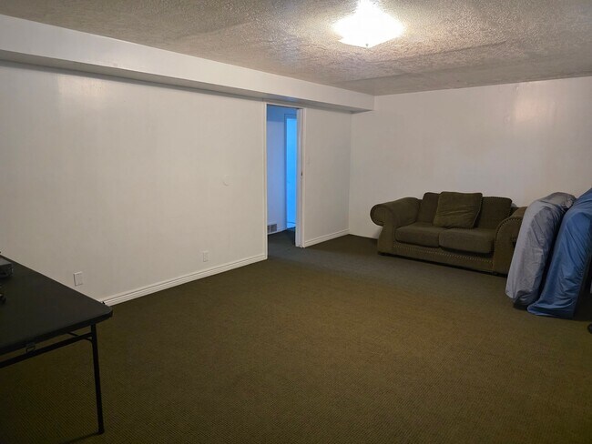 Building Photo - 6337 S Dixie Dr
