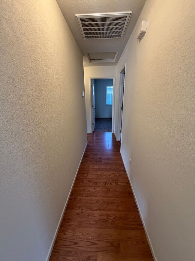 Building Photo - Three Bedroom Two Bathroom House for Rent