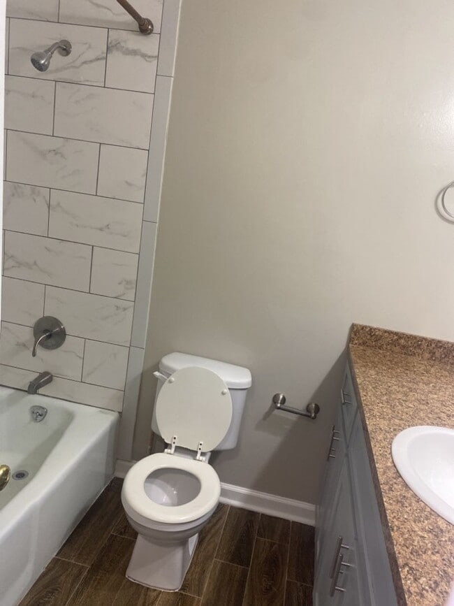 Building Photo - 4702 Rowland Ave