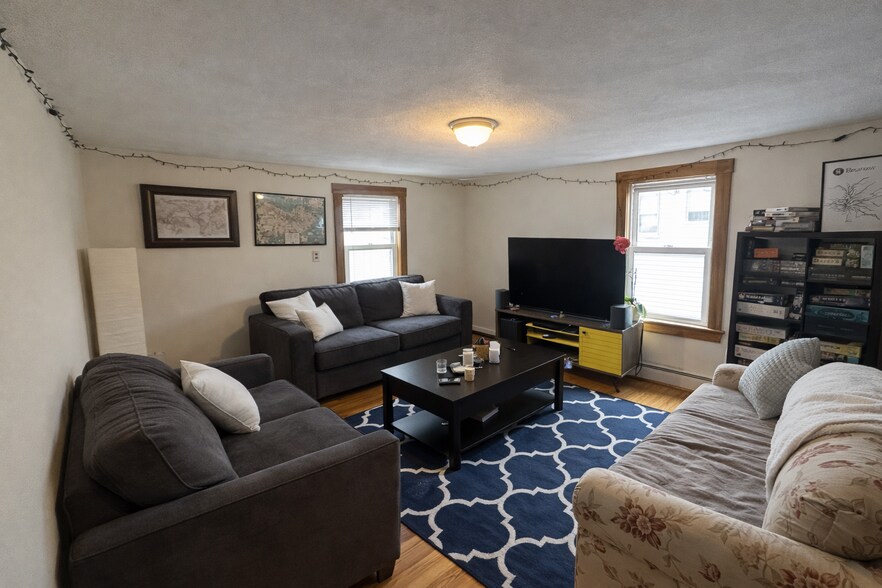 Building Photo - 585 Somerville Ave