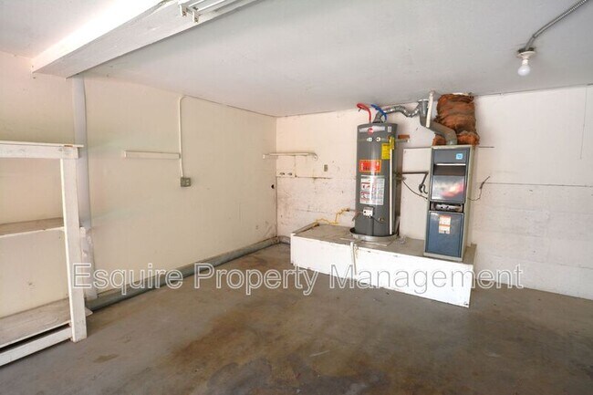 Building Photo - 564 Rosewood Ave