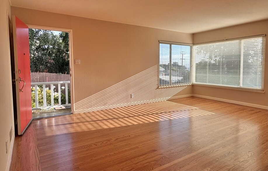 Harmonious flow from main living area to the private slate atrium and fountain garden. - 2403 Mira Vista Dr