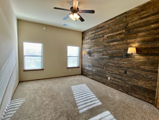 Building Photo - Water Front Property!!  3 Bed, 2 bath with Storm Shelter