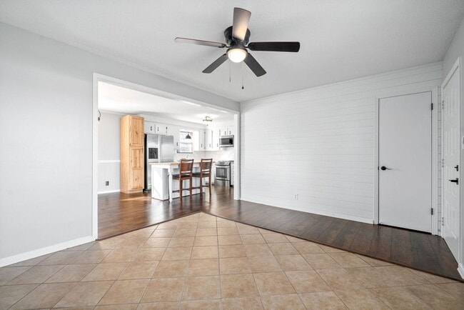 Building Photo - 233 Old Hopkinsville Hwy