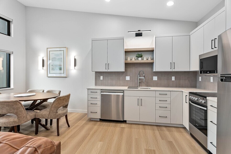 Building Photo - 2517 Vallette St