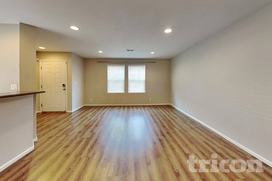 Building Photo - 2172 Willow Ct