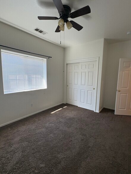 Building Photo - 609 Yellow Meadow Ct