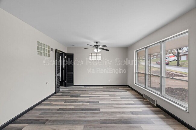 Building Photo - 5150 Wallingford Dr