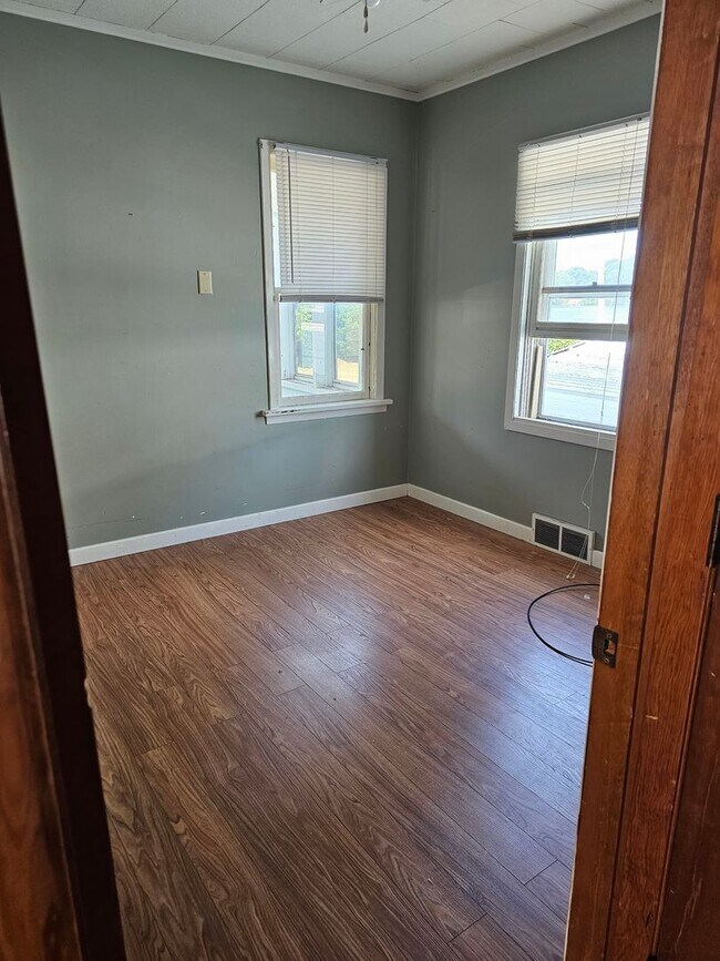 Building Photo - 2 Bedroom Wisconsin Rapids