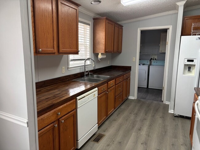 Building Photo - 129 Bayshore Dr