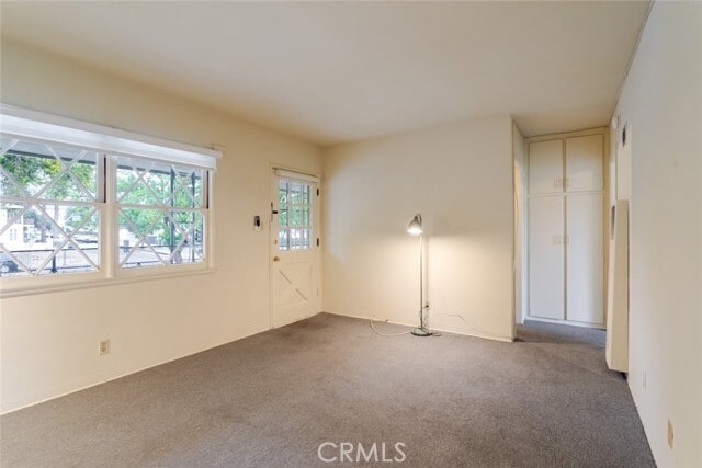 Building Photo - 1600 W Glenoaks Blvd