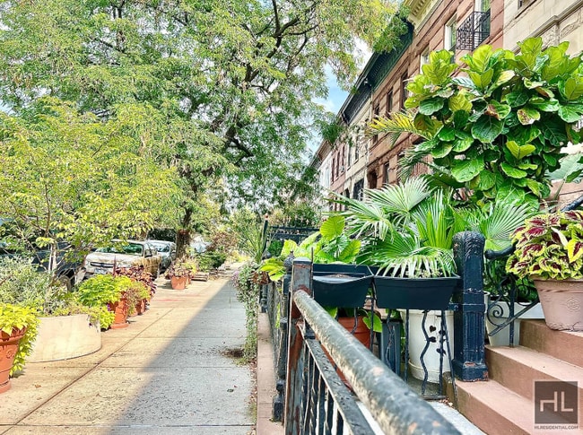 Building Photo - Short Term to Mid-Term Lease - Newly Renov...