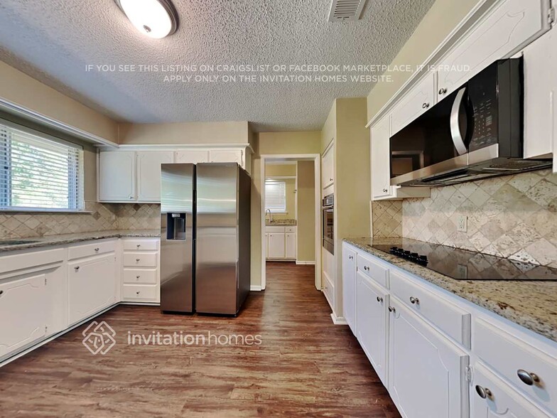 Building Photo - 2114 Valleycrest Dr