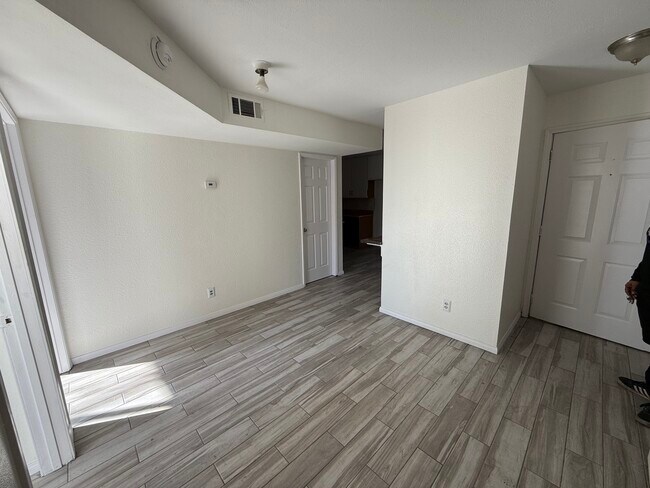 Living room - 118 W Santa Fe Ave