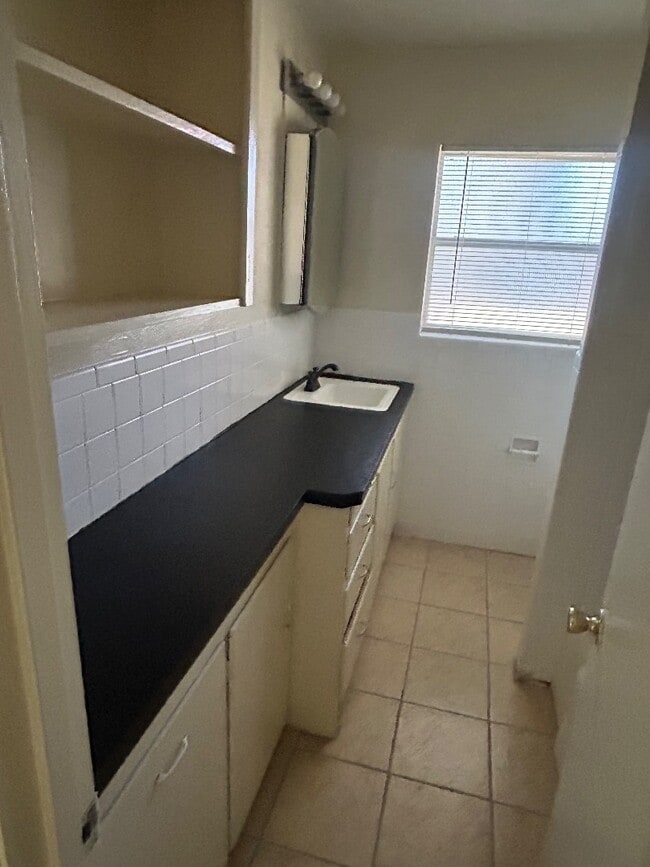 Building Photo - 302 S Everts St