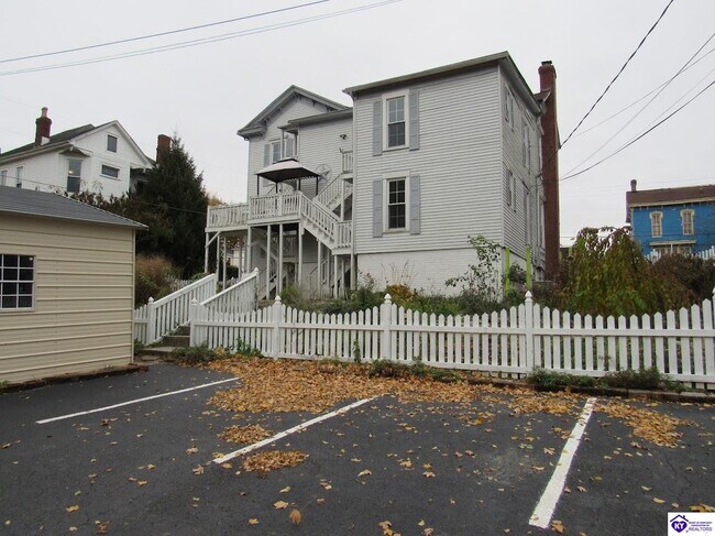 Building Photo - 208 N Mulberry St
