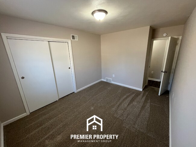 Building Photo - 211 Burwood Dr