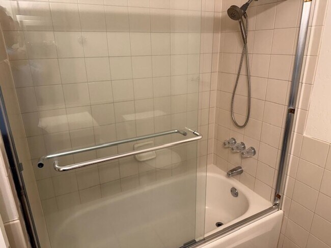 Building Photo - Great Condo with 1 car garage and indoor l...