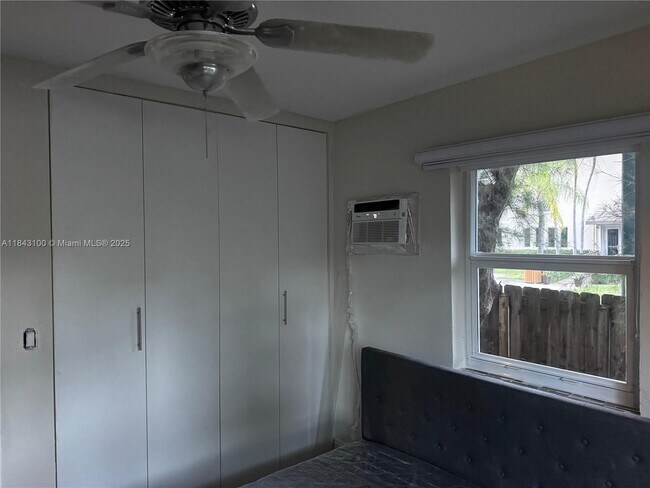 Building Photo - 4730 Pine Tree Dr