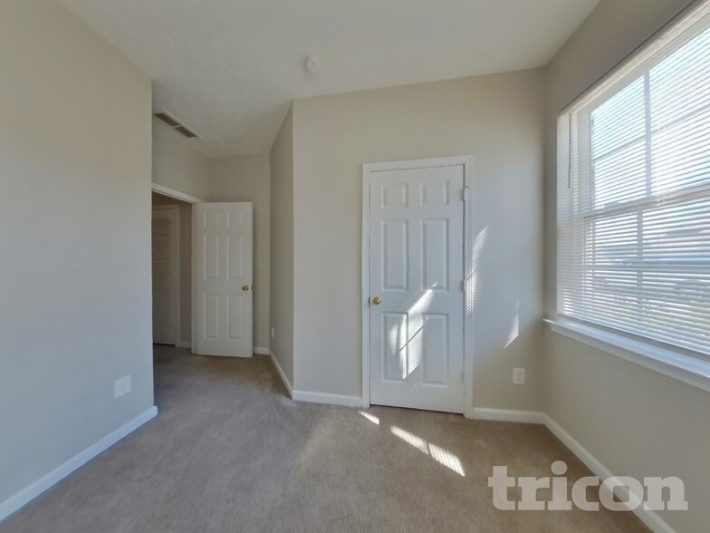 Building Photo - 1427 Wilshire Way