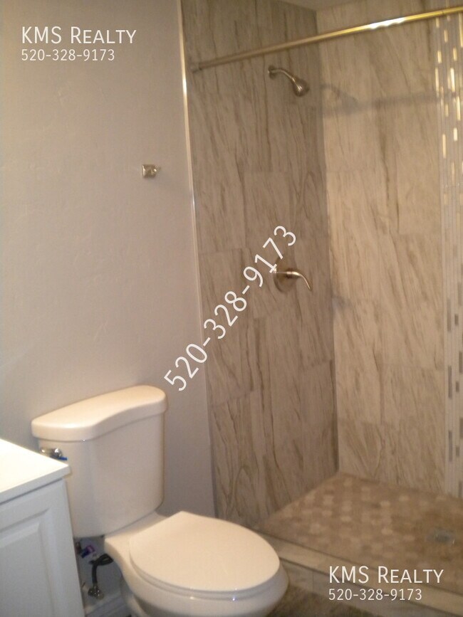 Building Photo - 2321 S Layton Pl