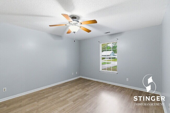 Building Photo - 12 Robin Way