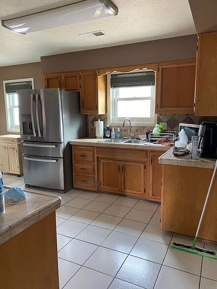 Building Photo - 1615 Mesita Ln