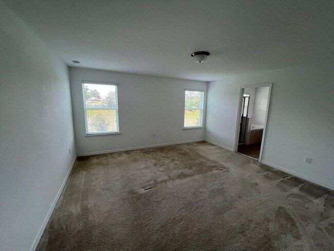 Building Photo - Spacious 4 bedroom, 2.5 bathroom house, no rear neighbors