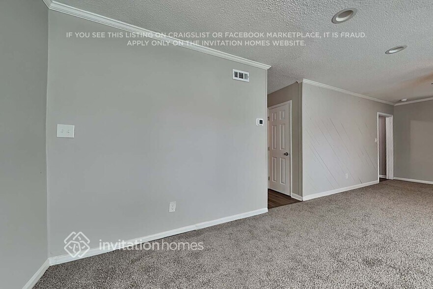 Building Photo - 124 Plaza Dr
