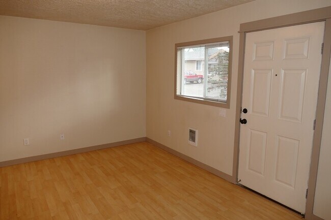 Building Photo - SE Arista Dr - 1 bedroom apartment in the ...
