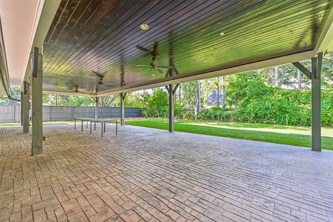 Building Photo - 1207 Thomas Dr