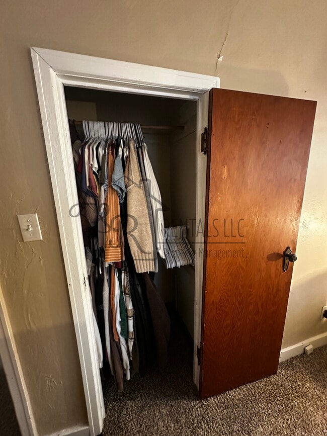 Building Photo - 602 N Walnut St