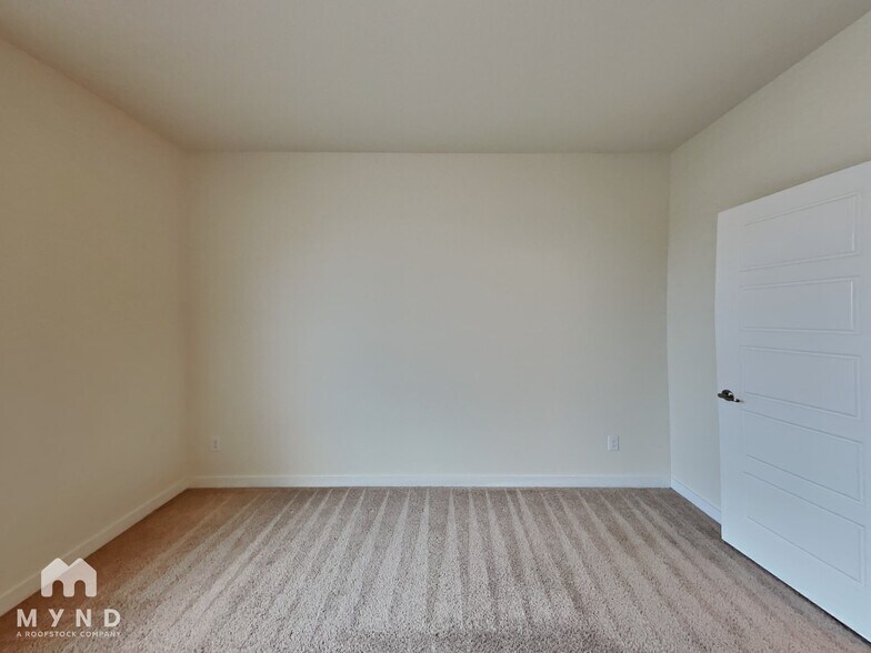 Building Photo - 4725 Tanglewood Dr