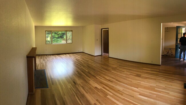 Building Photo - 917 146th Ave SE