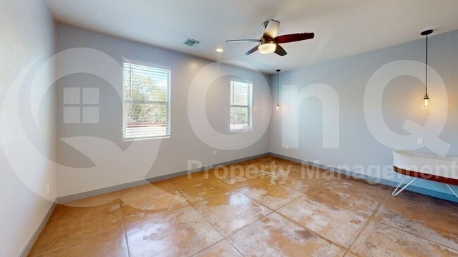 Building Photo - 1421 N Santa Rosa Ave