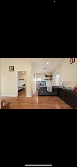 Building Photo - 4664 Fairway Dr