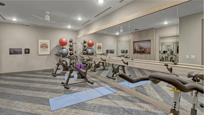 Building Photo - 719 8th Ave S