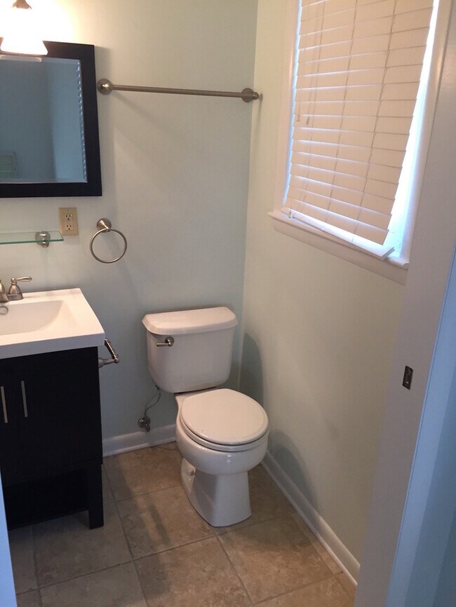 Building Photo - GREAT LOCATION!! Nicely updated home!!