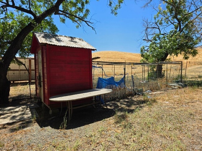 Building Photo - 6491 Pleasants Valley Rd