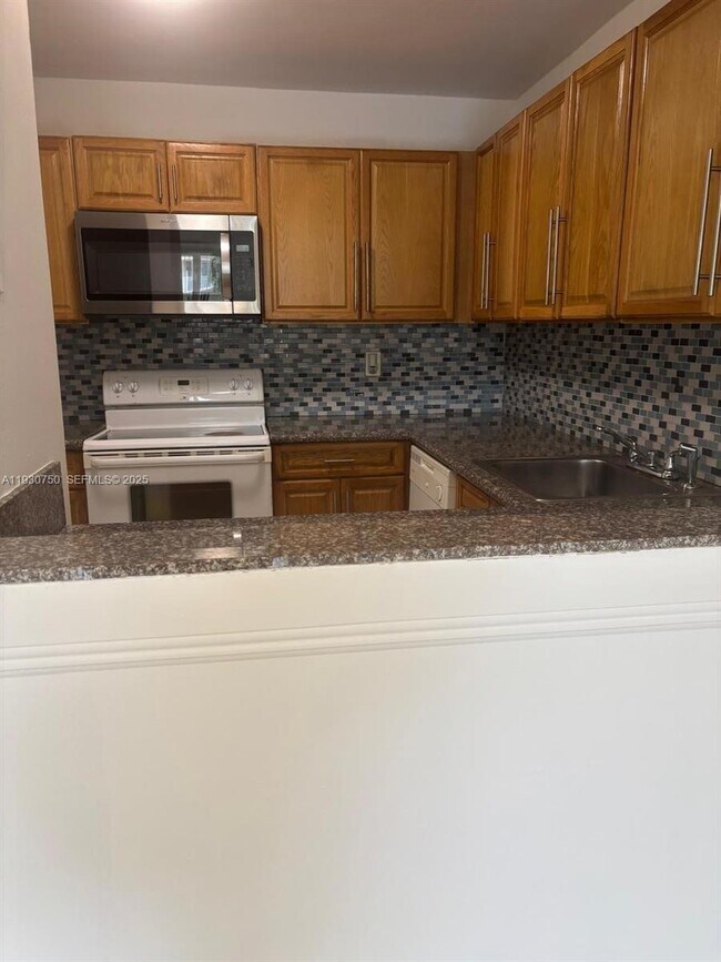 Building Photo - 6930 Miami Gardens Dr