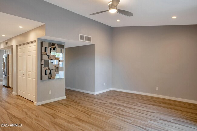 Building Photo - 2839 E Montecito Ave