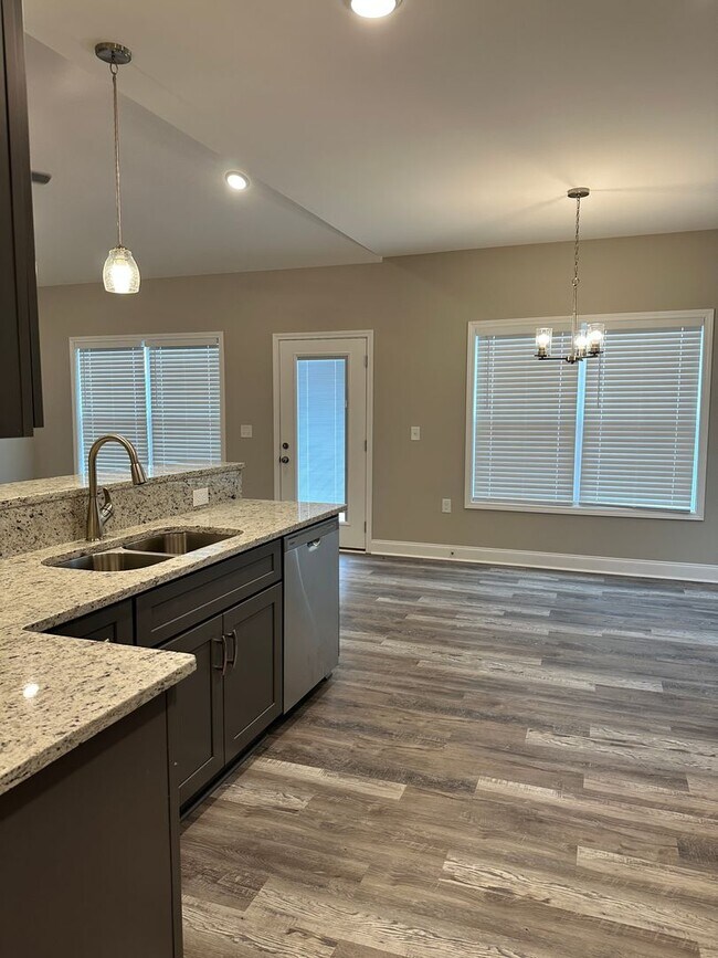 Building Photo - 2760 Cedrus Ave