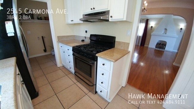 Building Photo - 2545 Carmona Ave